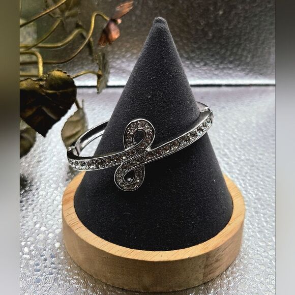 "5/$25" Infinity Silver Tone Rhinestone Sz Small Clip Bangle Bracelet - Picture 1 of 6